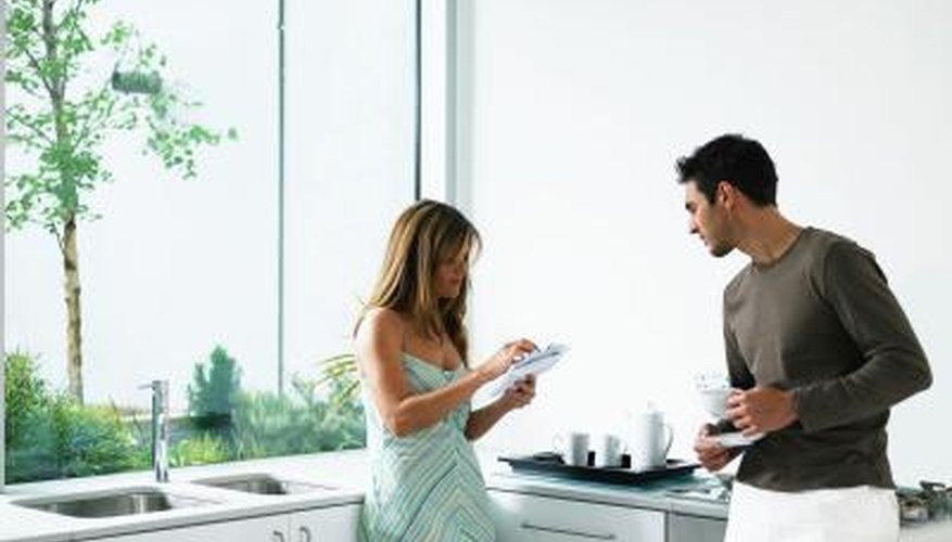 Couple share phone bill Couple share phone bill