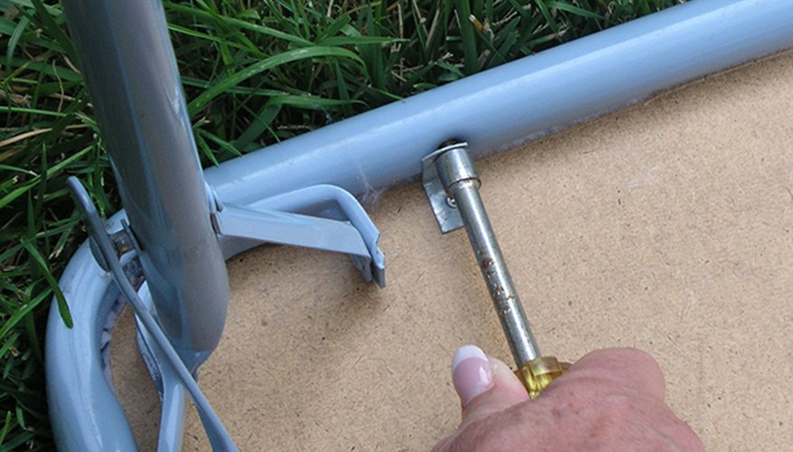 Remove the screws from the table frame. Remove the screws from the table frame.
