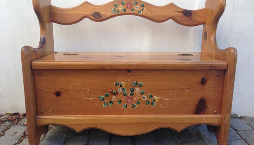 The before photo of the bench. The before photo of the bench.