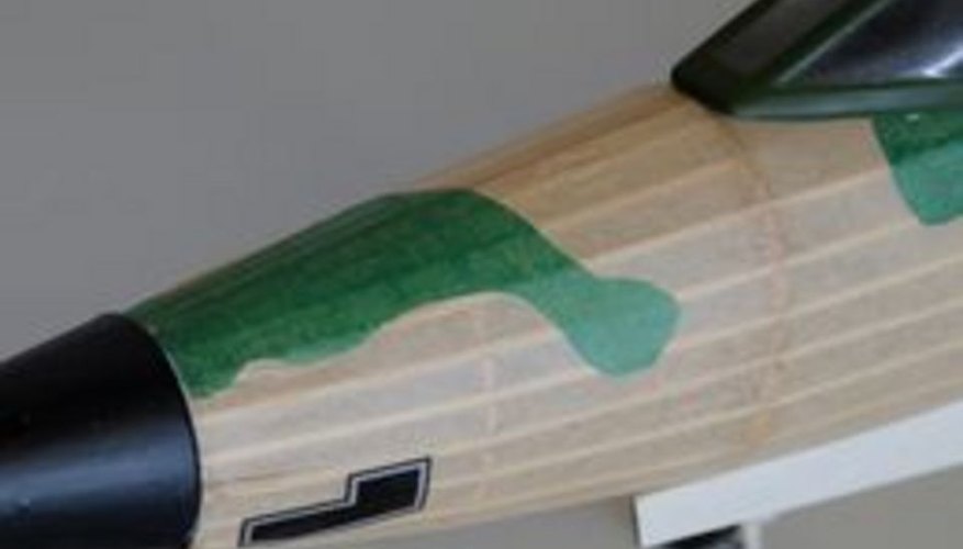 Camoflage patterns are easiest to apply using spray paint. Camoflage patterns are easiest to apply using spray paint.