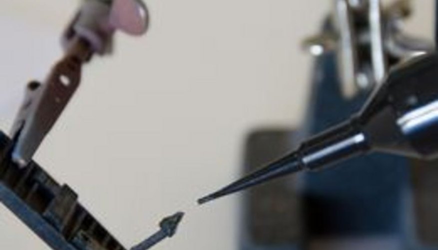 Apply small amounts of glue with care to preserve the appearance of the model. Apply small amounts of glue with care to preserve the appearance of the model.