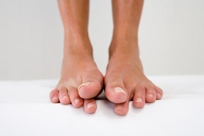 top of feet itch top of feet itch