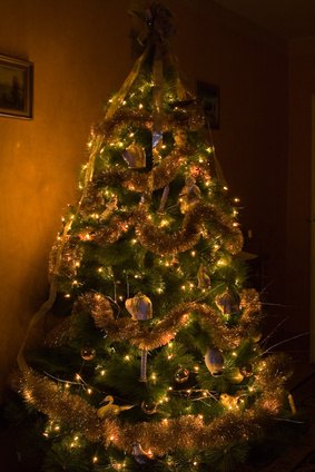 Easiest Way to Put Lights on a Christmas Tree | eHow