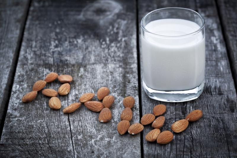 losing weight almond milk vs skim milk