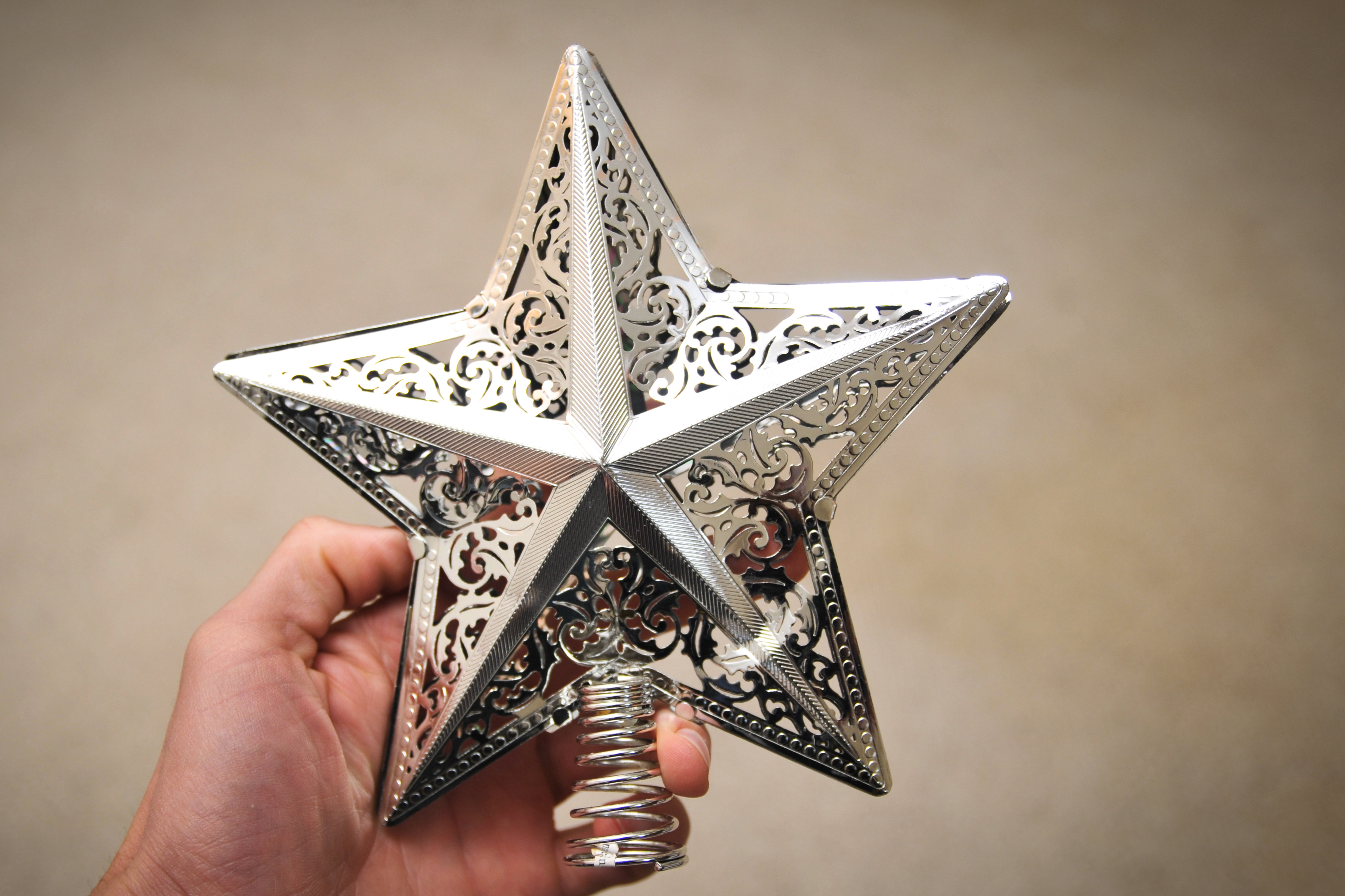 How to Anchor a Christmas Tree Topper (with Pictures)