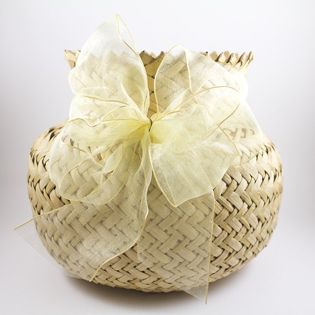 how-to-make-ribbon-bows-for-gift-baskets-with-pictures-ehow