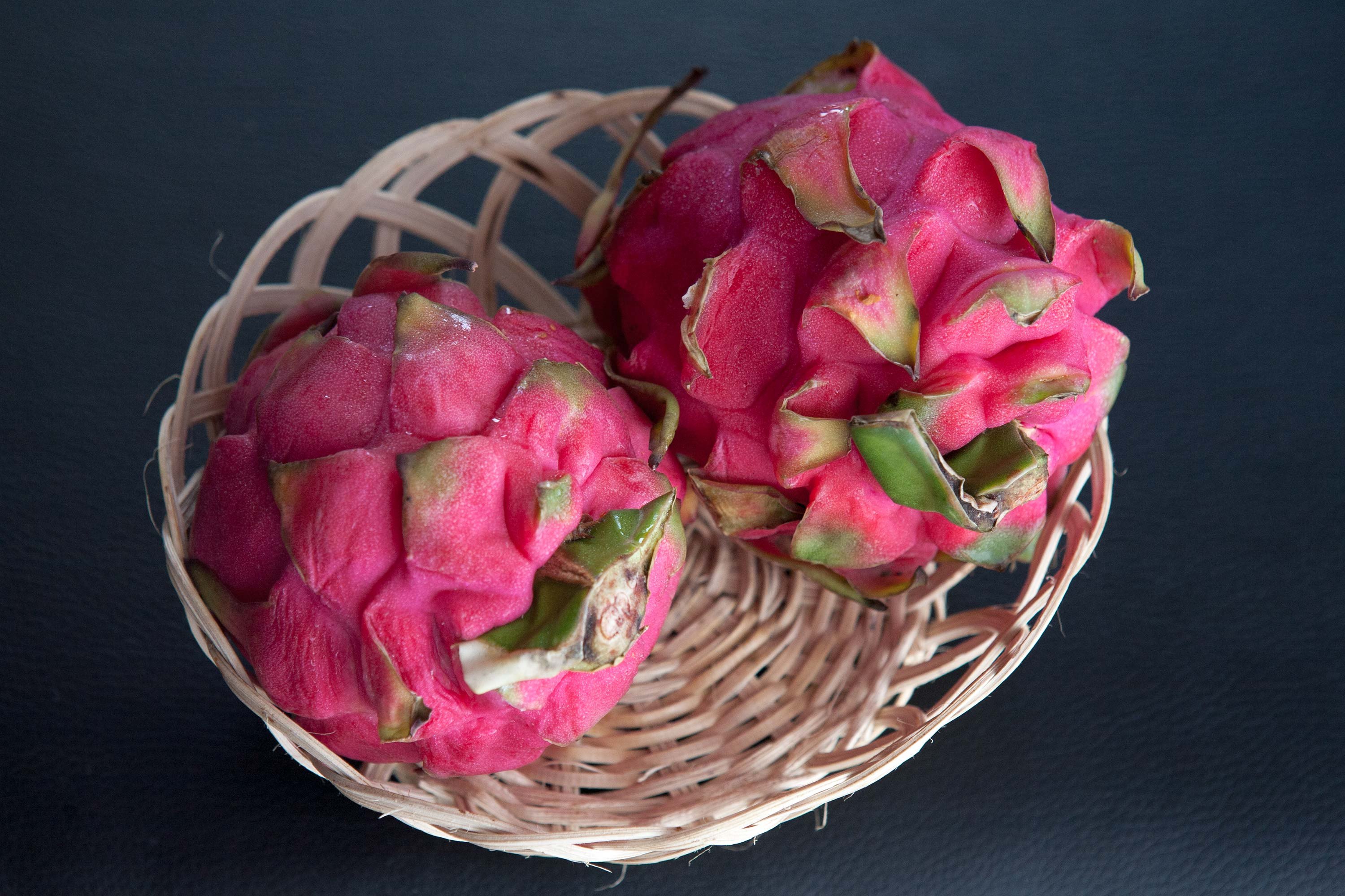 how-to-eat-a-dragon-fruit-with-pictures-ehow