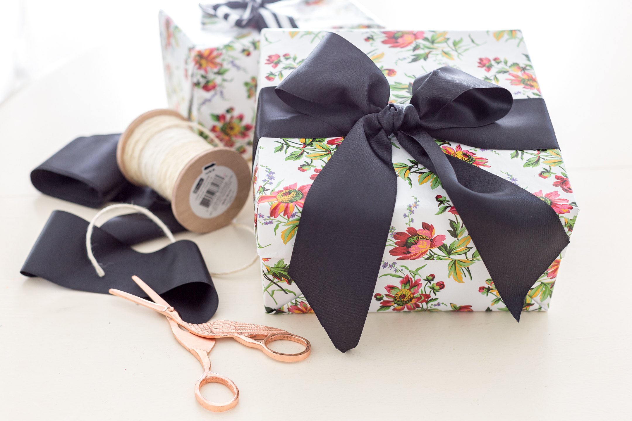 This Easy Ribbon Bow Tutorial Is What All Your Presents Need EHow   8d3cf068 Ed80 4494 845c A1370db494e5 