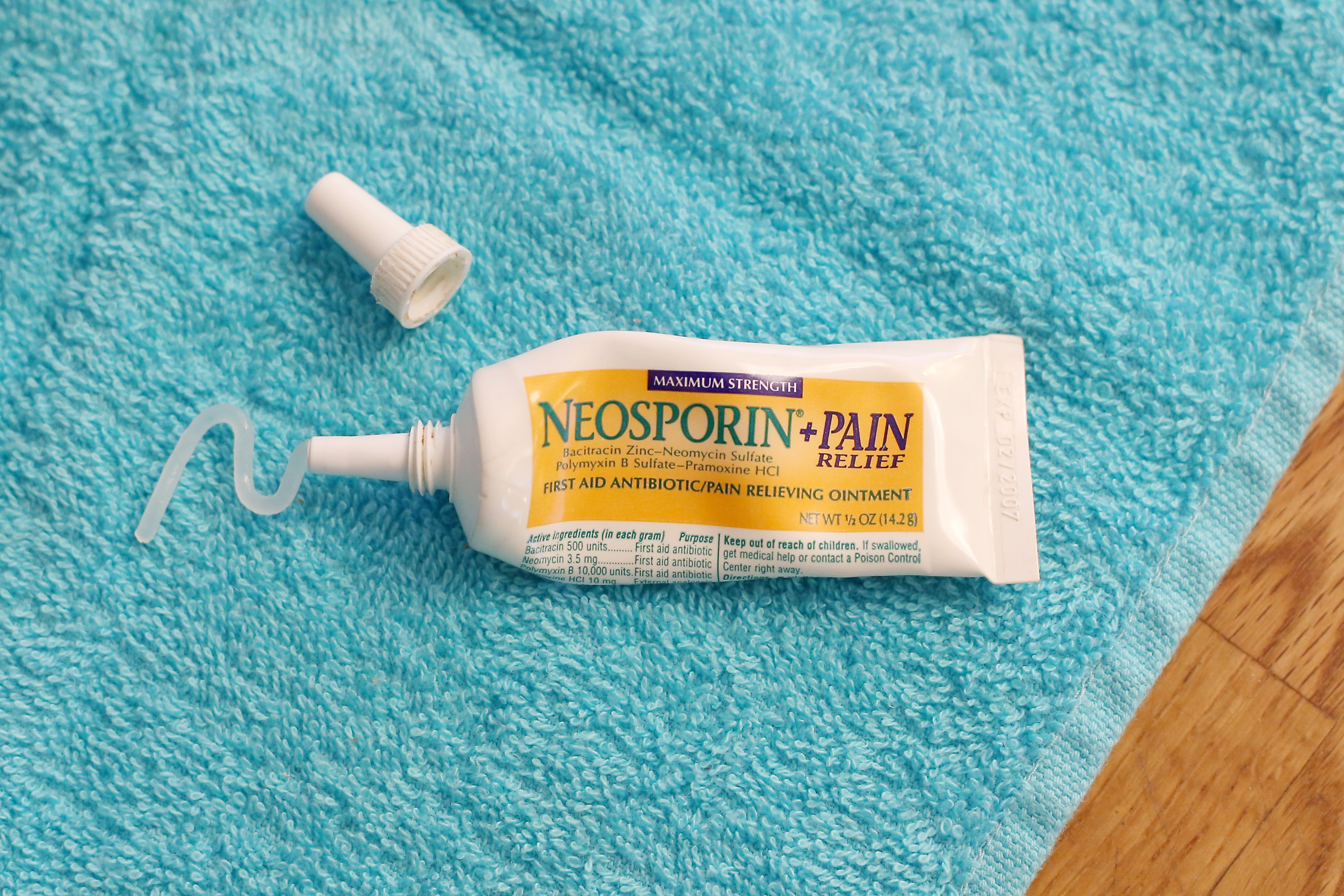 neosporin stain removal ehow ointment antibiotic using scrapes