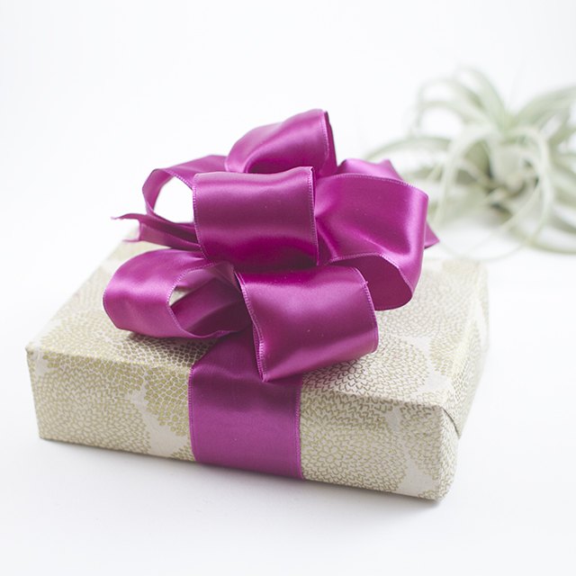 how-to-make-a-gift-bow-with-pictures-ehow