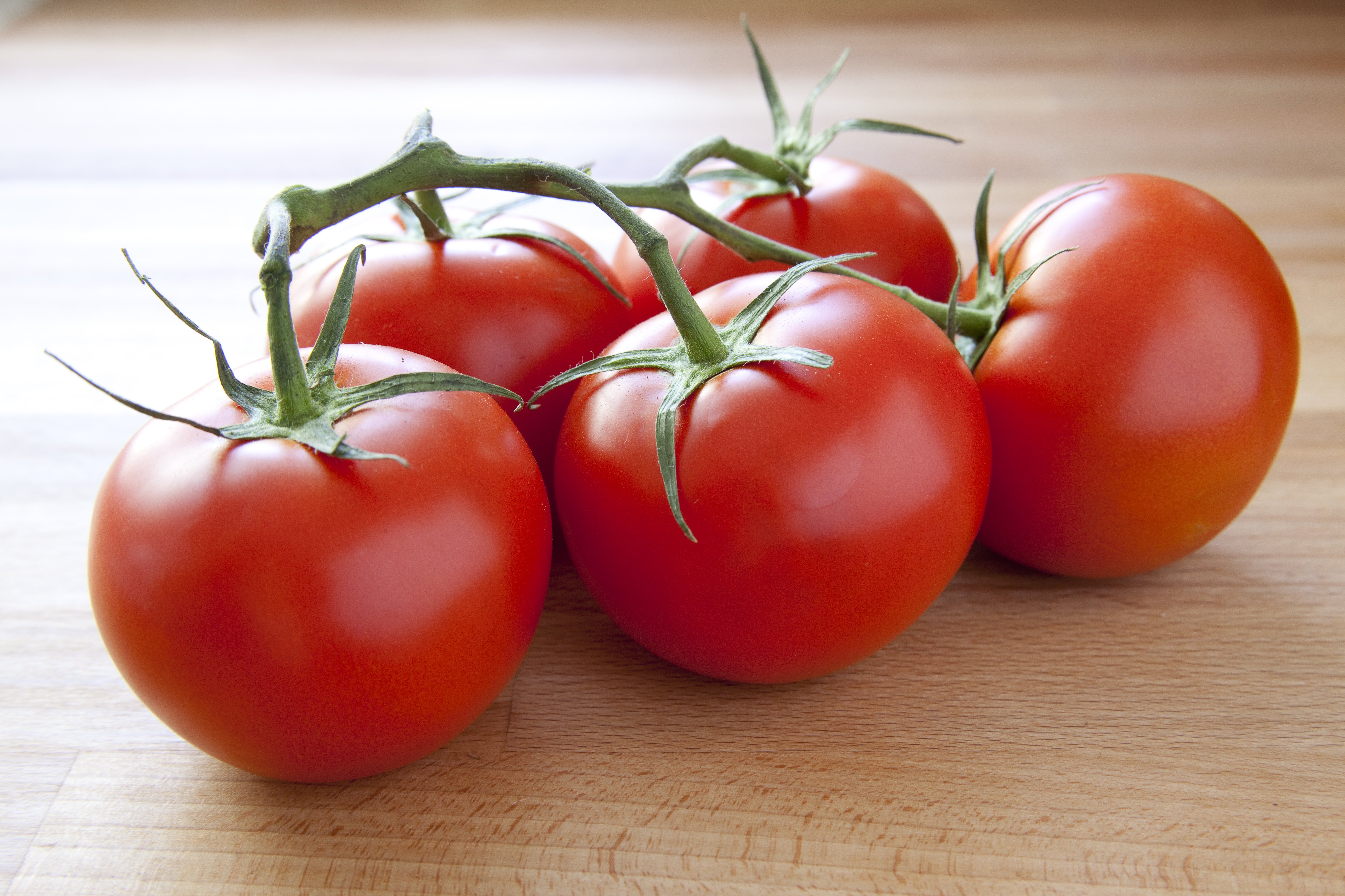 These are tomatoes. Томат Афина. Помидоры садовые. Томат Афина фото. Tomatoes, Fresh or Chilled.