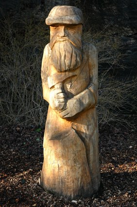 Step-by-Step Instructions for Chainsaw Carving eHow