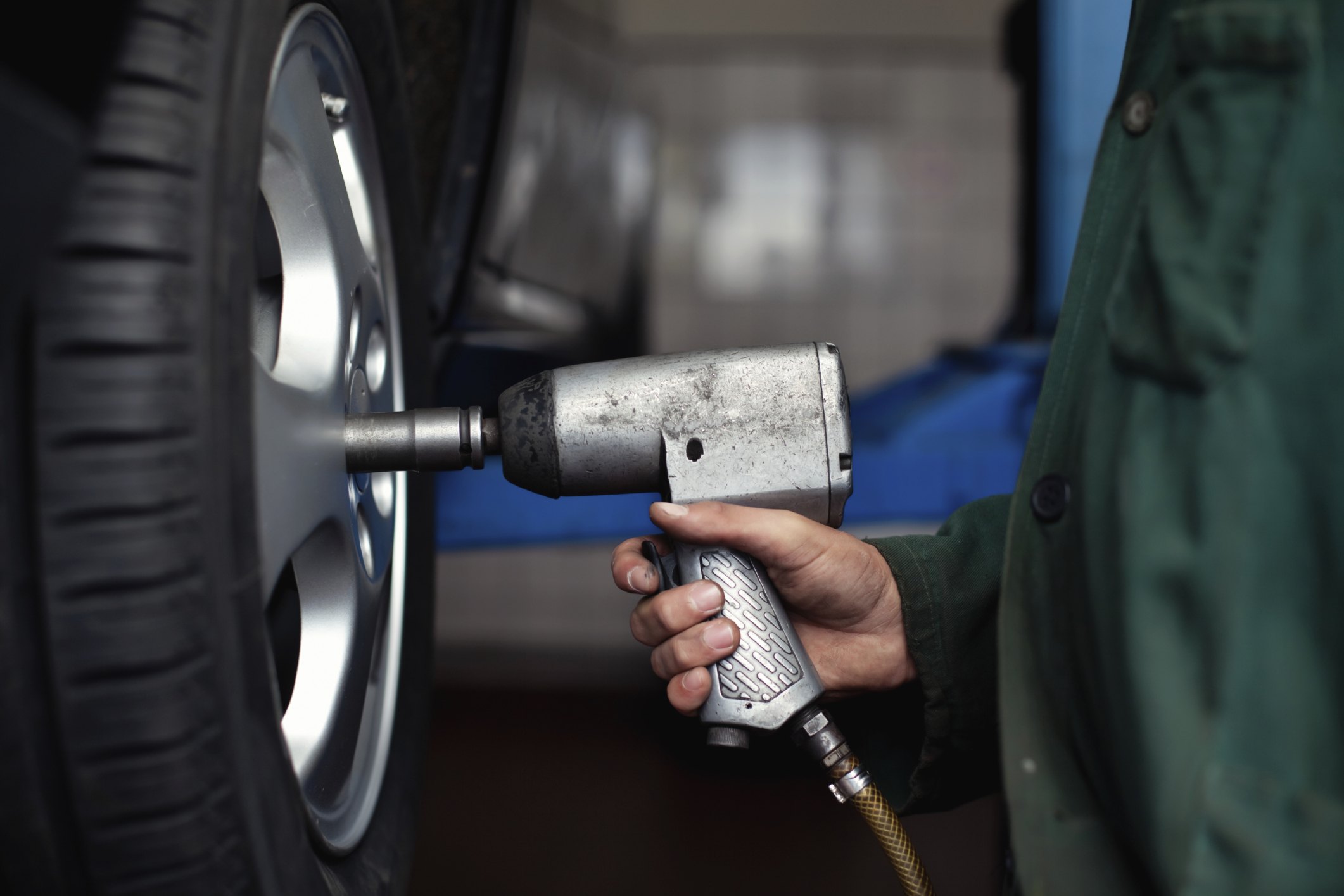 how-to-use-an-impact-wrench-ehow