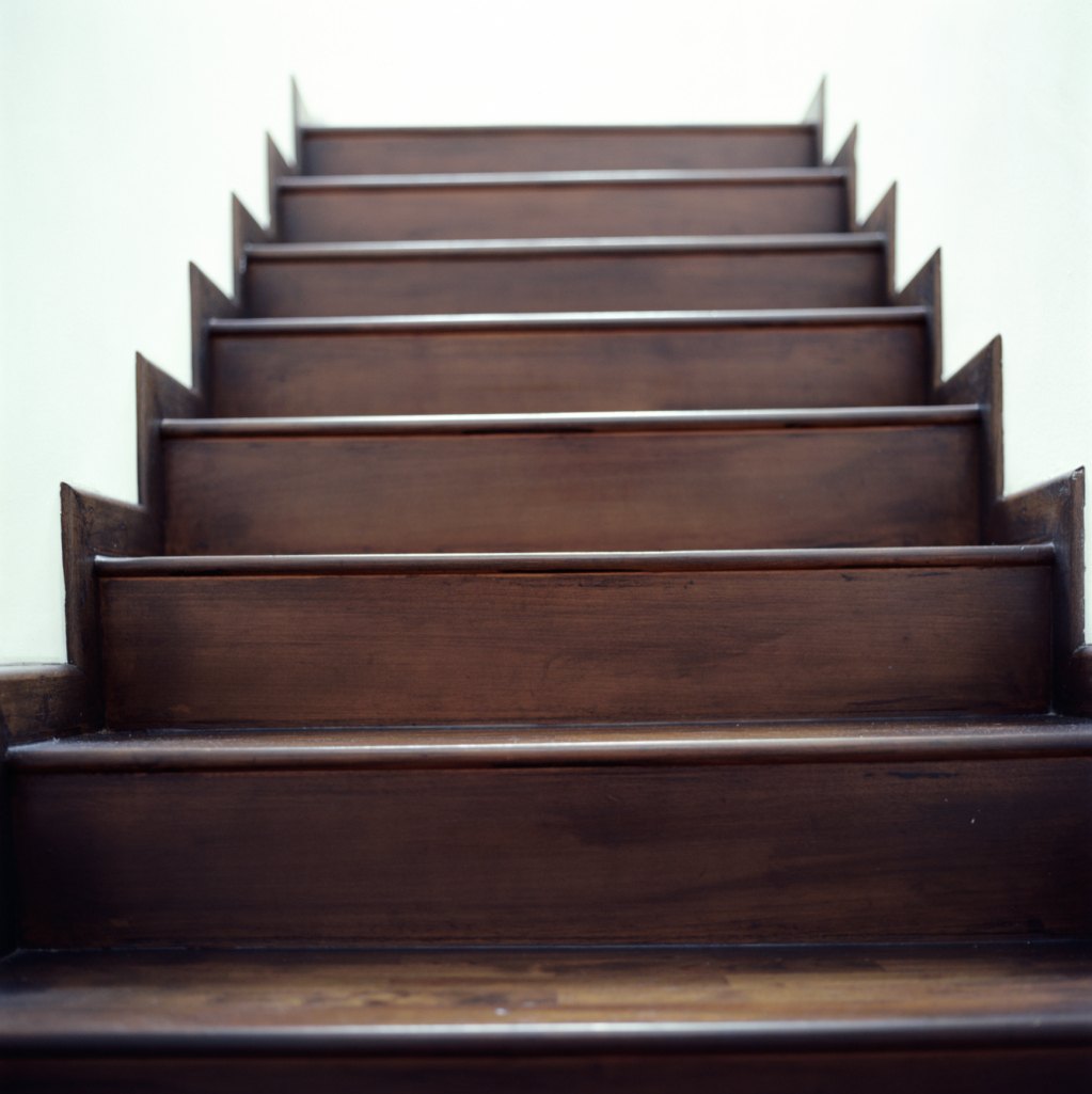 ideas-for-easy-ways-to-refinish-wood-stairs-ehow