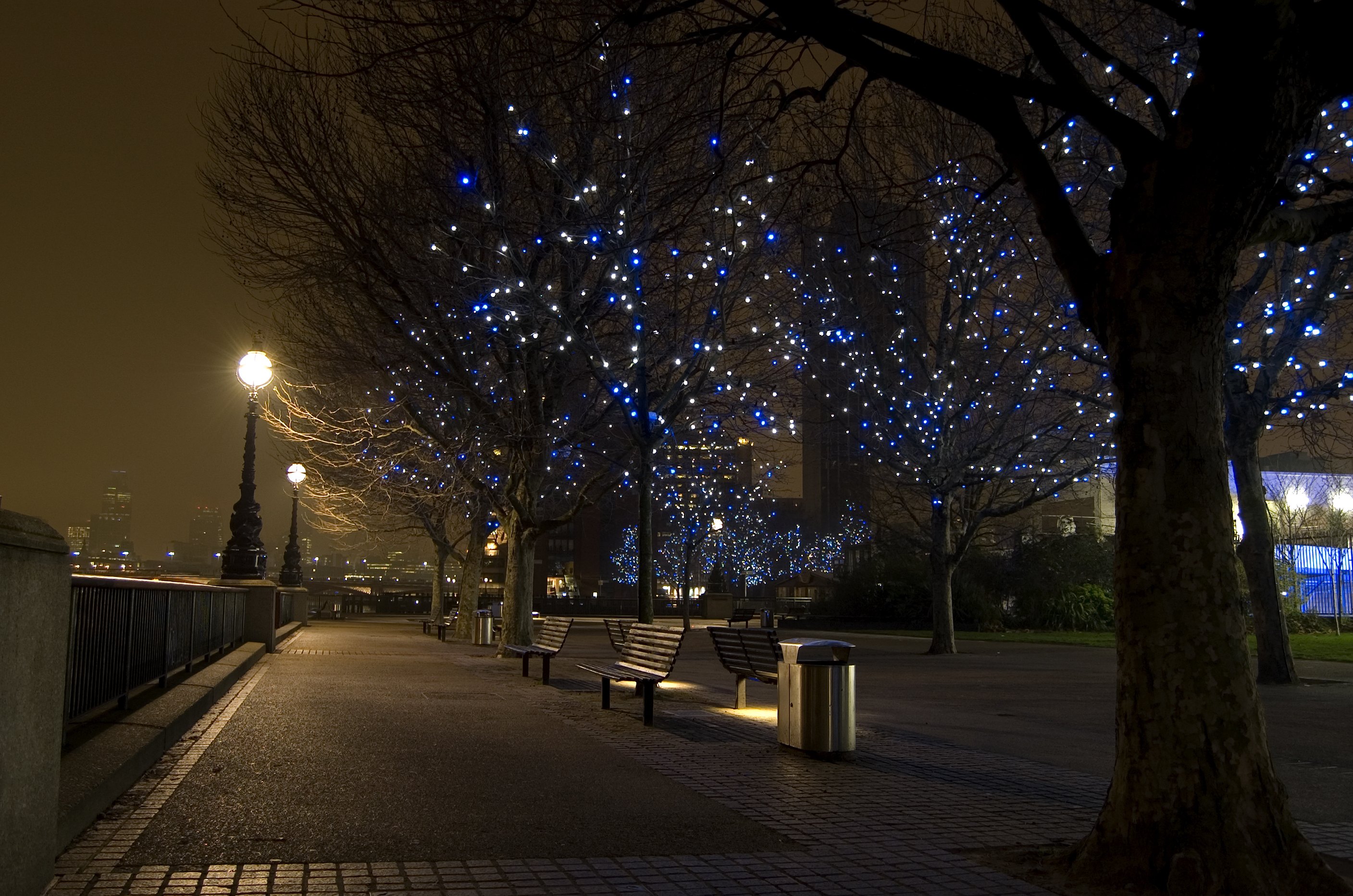 what do blue holiday lights mean with pictures ehow what do blue holiday lights mean with pictures ehow