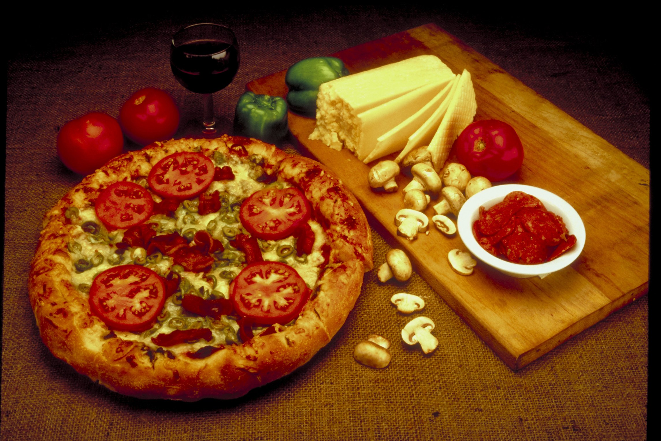 How to Make Homemade Pizza Without Yeast | eHow
