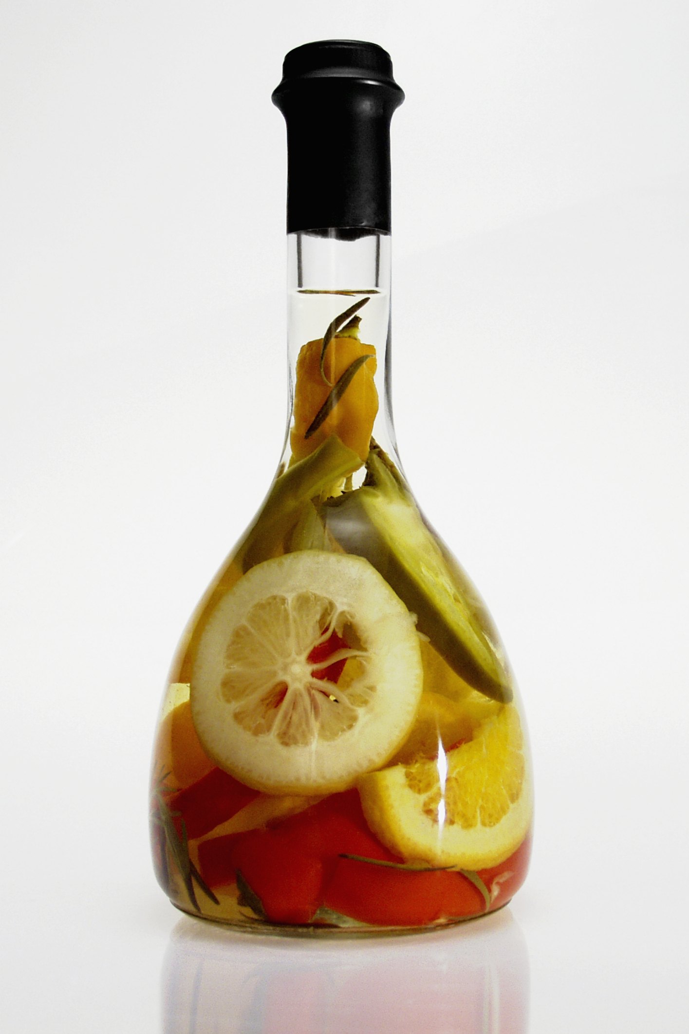 How to Fill a Bottle With Fruit and Vegetables in Oil for