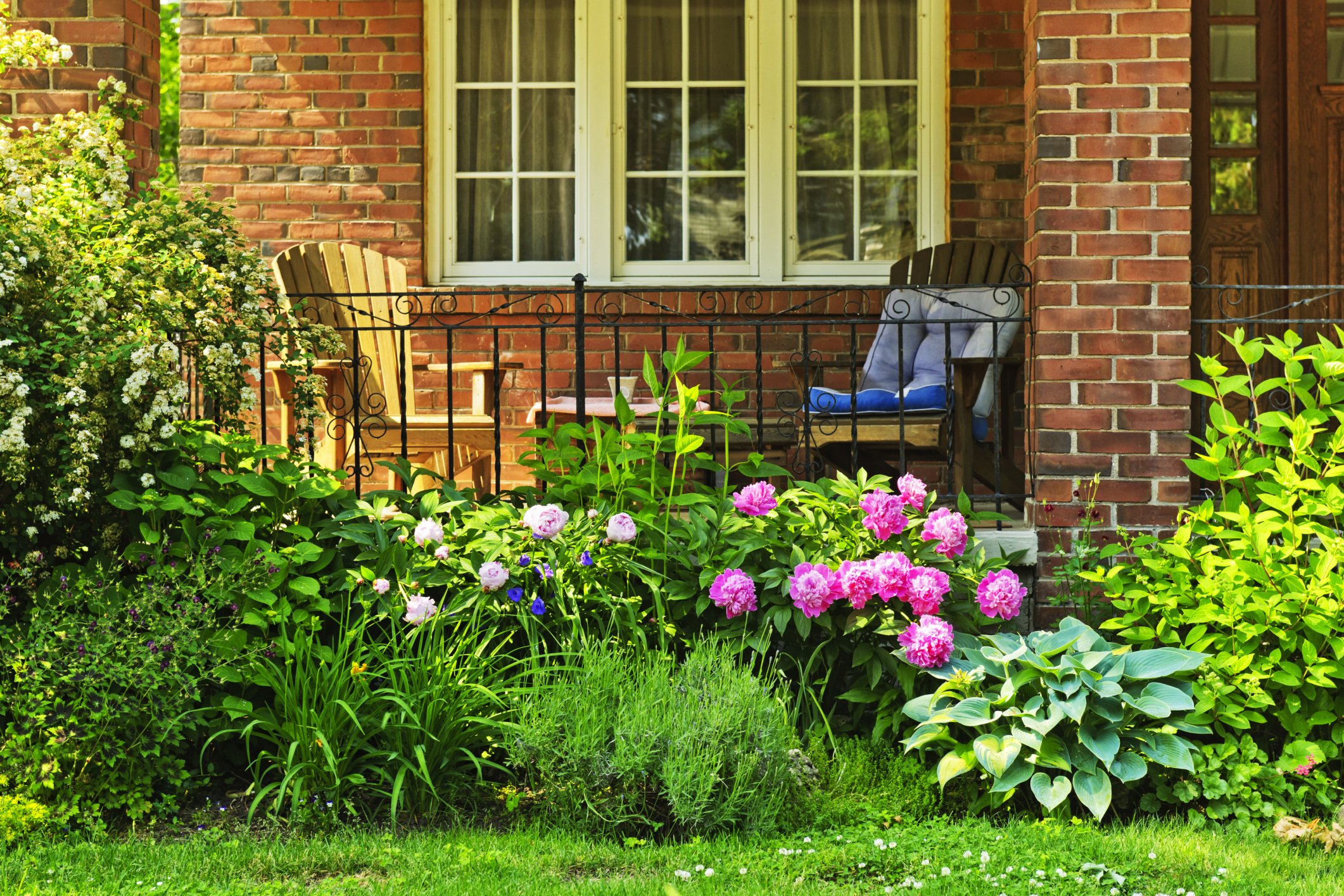 How to Landscape a Red Brick Home (with Pictures) | eHow