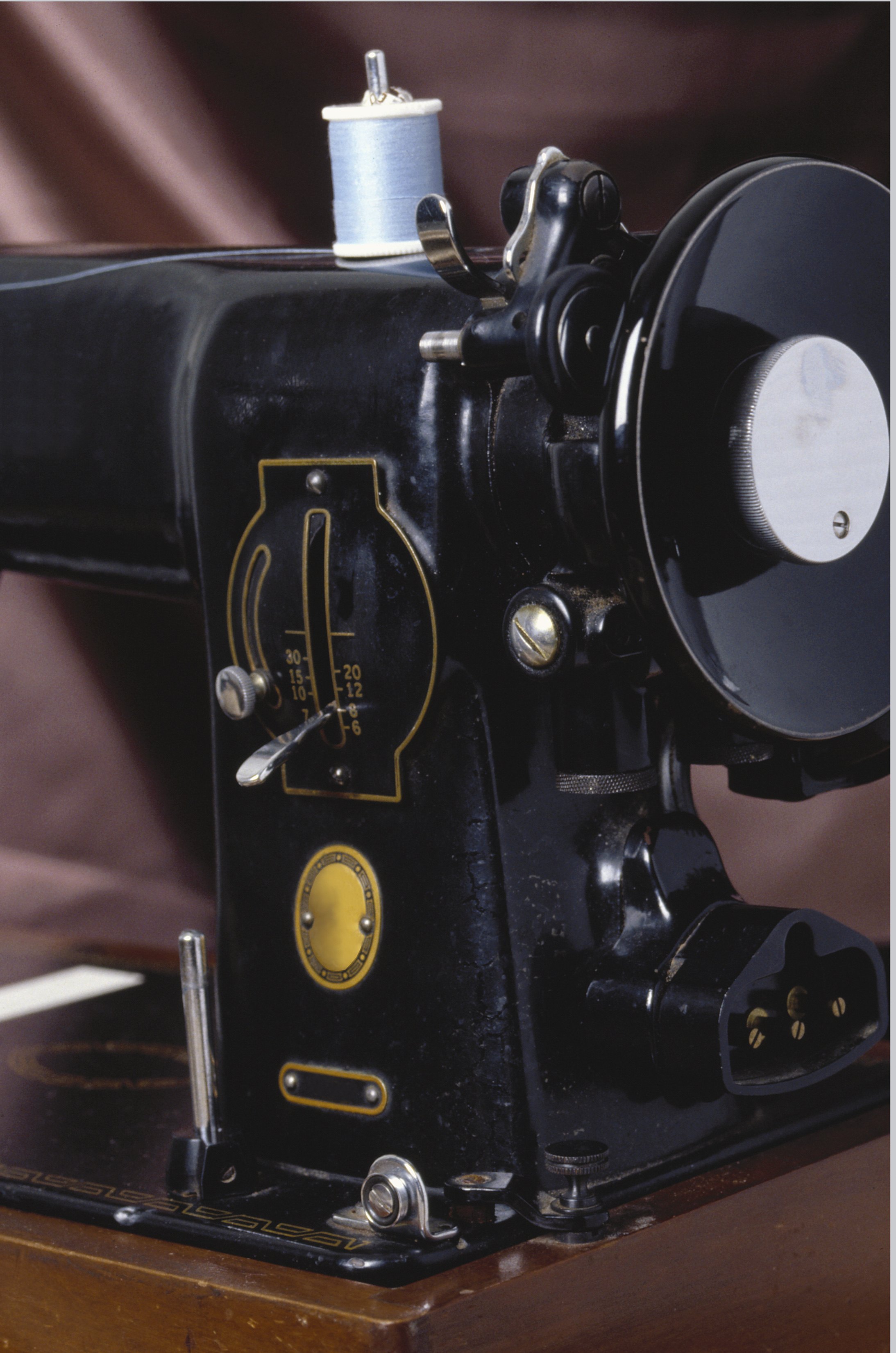 How to Repair Gears on a Singer Sewing Machine | eHow