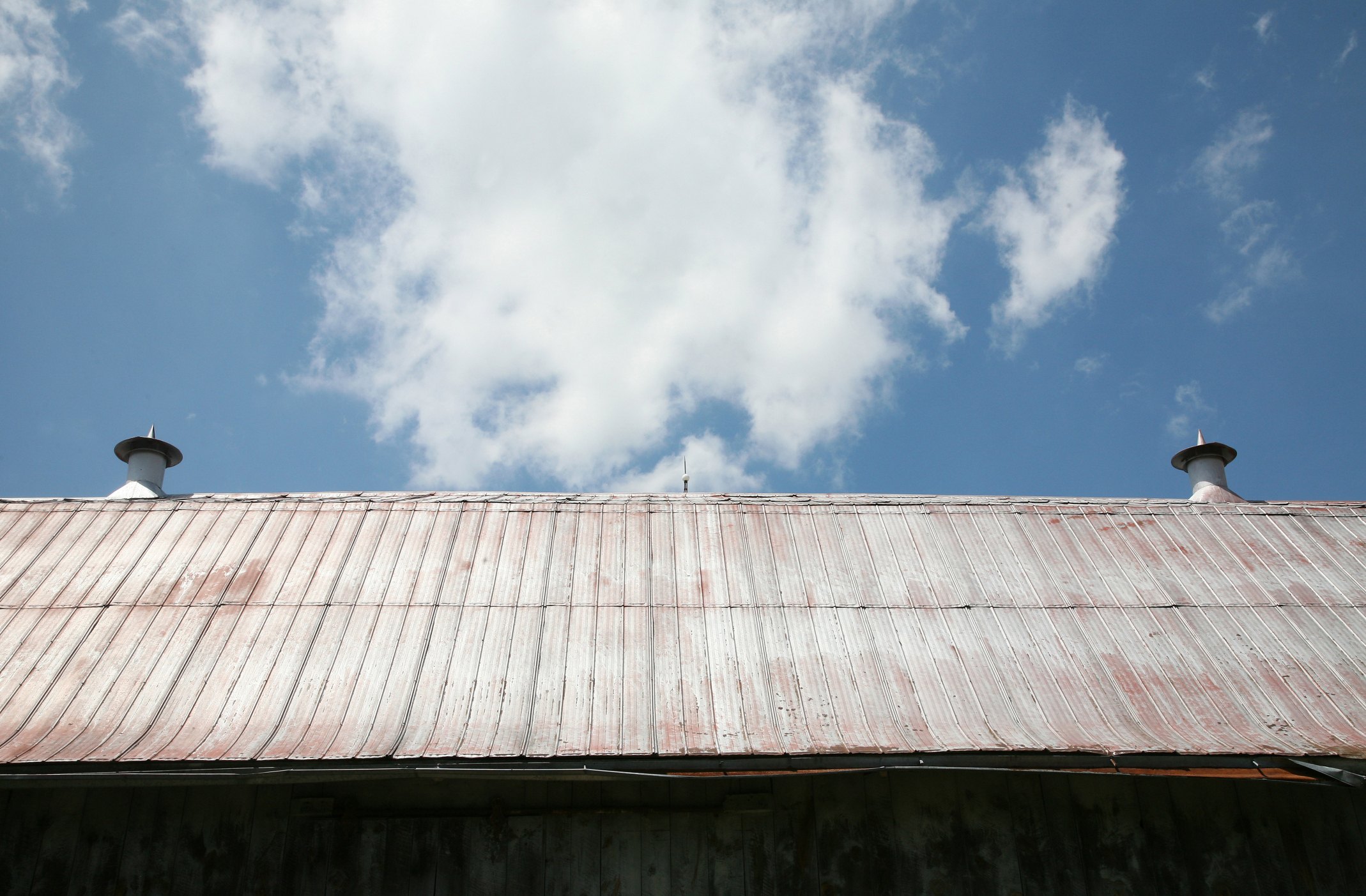 How to Tar a Metal Roof | eHow