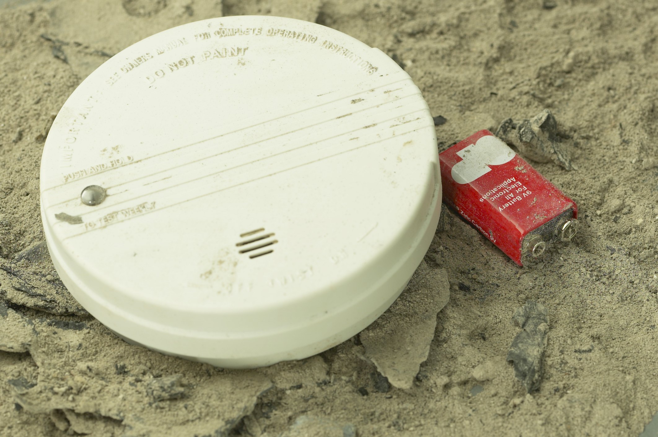 Hard Wired Smoke Detector Problems | eHow